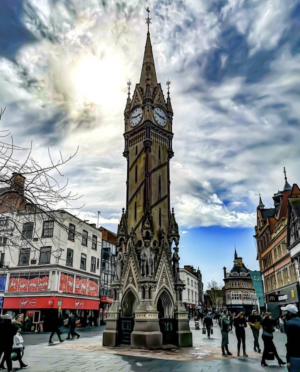 dmuleicester's tweet image. Wow! Instagram’s ‘kwal_photo’ has totally captured the Clock Tower in all it’s glory in this stunning shot 🕰 💖 #ProudToBeMore