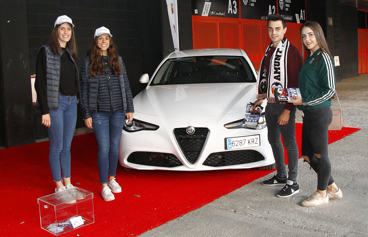 valenciacf's tweet photo. Ya estamos preparados e #Mestalla 🏟️ esperando a todos nuestros 🦇🦇🦇
🚗 @AlfaRomeo_es @motorvillage_es 🚗
#ValenciaRealMadrid #AlfaVCF https://t.co/5nDZQtUOPk