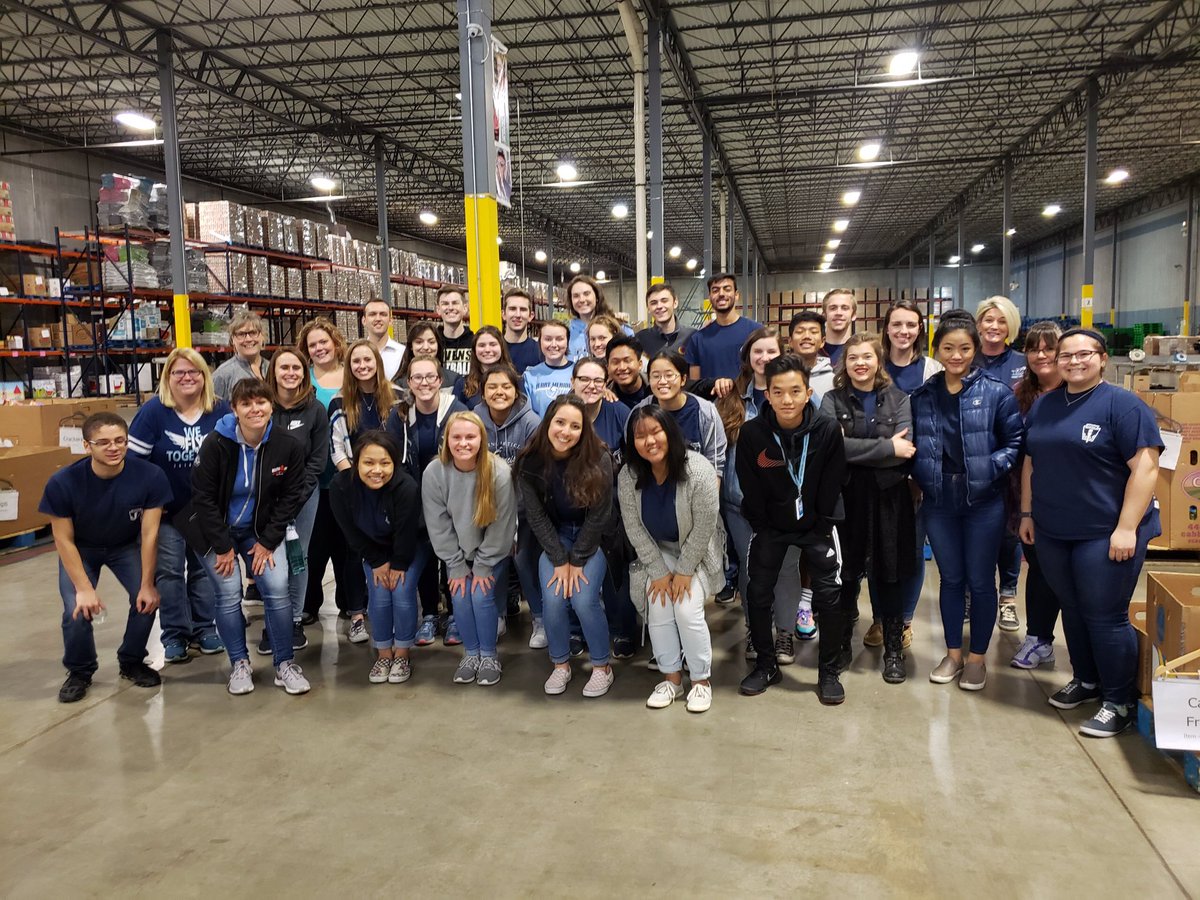 Adogbaby's tweet photo. Today our Senior members of the National Honor Society sorted food to provide over 15,000 meals to those in need. I am so proud to work with this group! Thank you to @PMZachErvin,@mariadelon , @sapowell18 @JulieTennell , and Mrs. Macias for going with us! #weservetogether https://t.co/Bnd7UTDswN