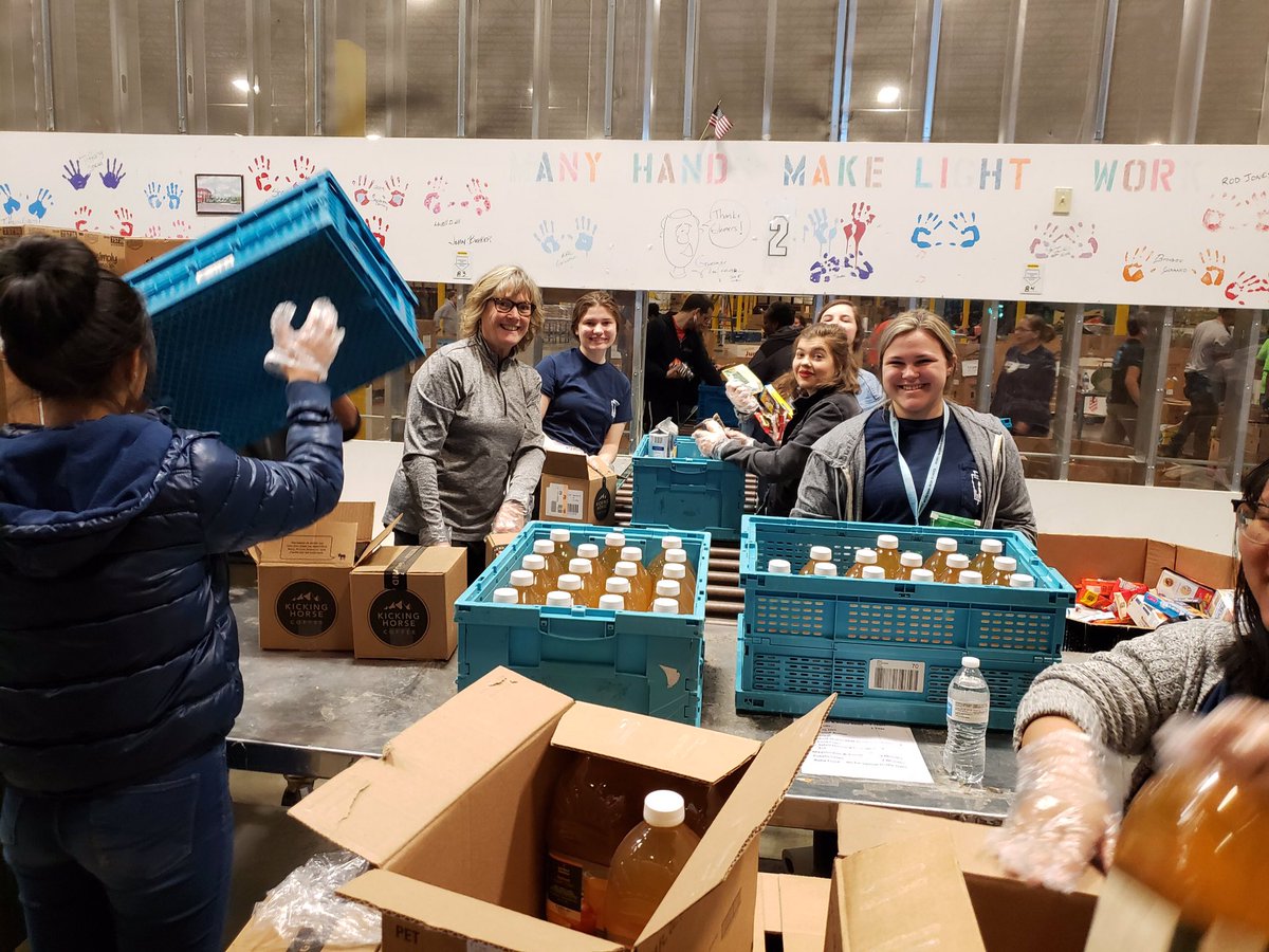 Adogbaby's tweet photo. Today our Senior members of the National Honor Society sorted food to provide over 15,000 meals to those in need. I am so proud to work with this group! Thank you to @PMZachErvin,@mariadelon , @sapowell18 @JulieTennell , and Mrs. Macias for going with us! #weservetogether https://t.co/Bnd7UTDswN