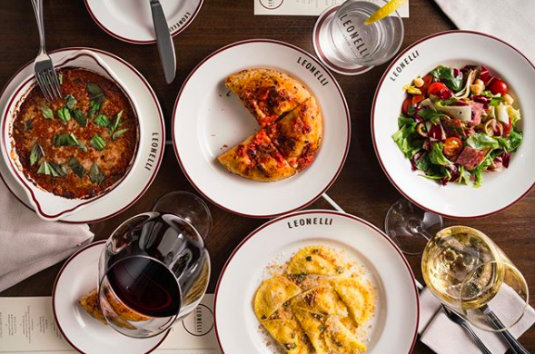 WalkingMatters's tweet photo. @steeliteusa is reminiscing on some of their favorite #NYCEats 😍 Can you ever go wrong with Italian food &amp; custom Steelite plates?
#TabletopMatters
#italianfood #italianeats #nyc #newyorkeats #nycchefs #chefsofnyc #foodie #cheflife https://t.co/Dl92xAobqb