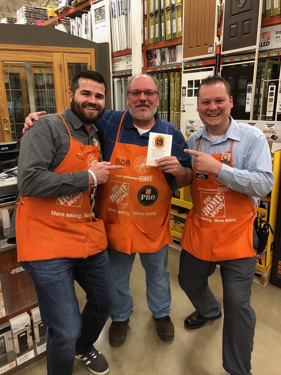 Sarah_Kiester's tweet photo. Congrats to PASA Bob on 19 years with Home Depot!!🧡🔥😎 ⁦@HDJoshCarpenter⁩ ⁦@tinastevens_hd⁩ ⁦@rezy1940⁩ ⁦@Bishopa22000⁩ ⁦@BrandonPearl260⁩ ⁦@JulieGiattino⁩ ⁦@rgails⁩ https://t.co/e3FzycPEiL