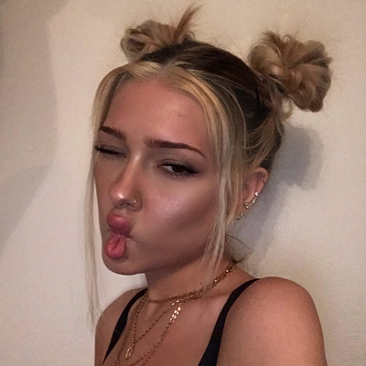Kail The E Girl Jumped Out