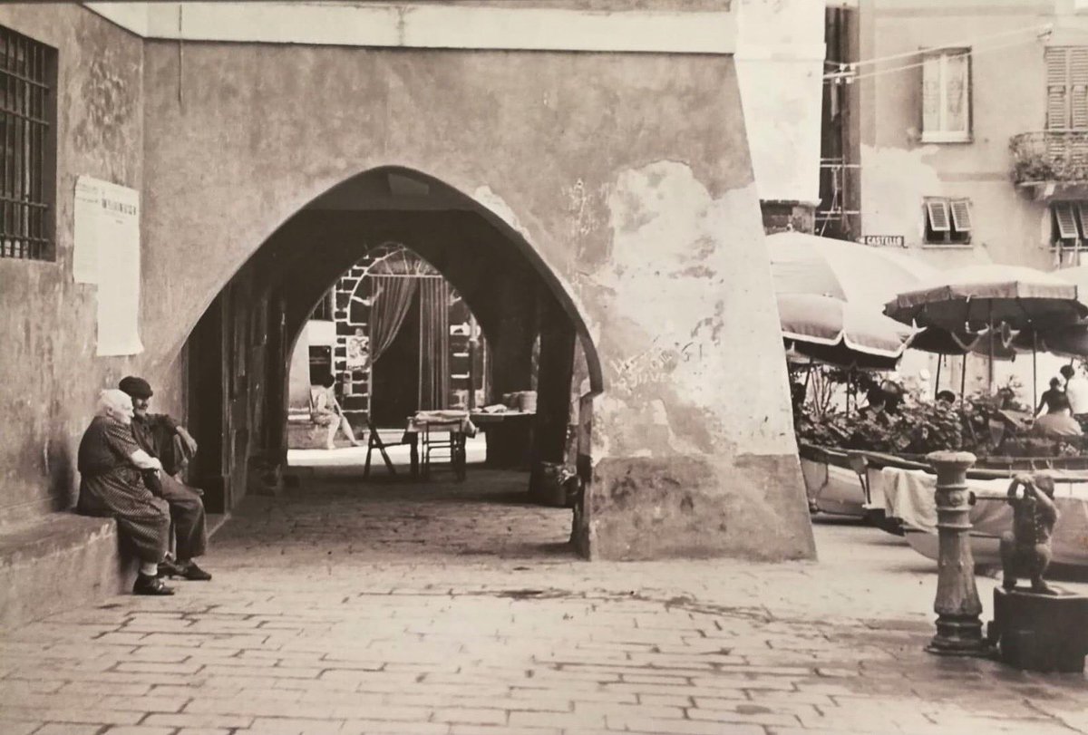 Gianni_Franzi's tweet photo. “#Bridge”to the Past...#onceuponatime #ceraunavolta #bridgetothepast #comeeravamo #amarcord #ristorantetipico #cucinaitaliana #tradizioniliguri #vernazza #cinqueterre #parco5terre #localestorico #italianvillages #ristorante #hotel #lanostrastoria #liguria #4aprile #entrance #noi https://t.co/gmA8kfzw2E