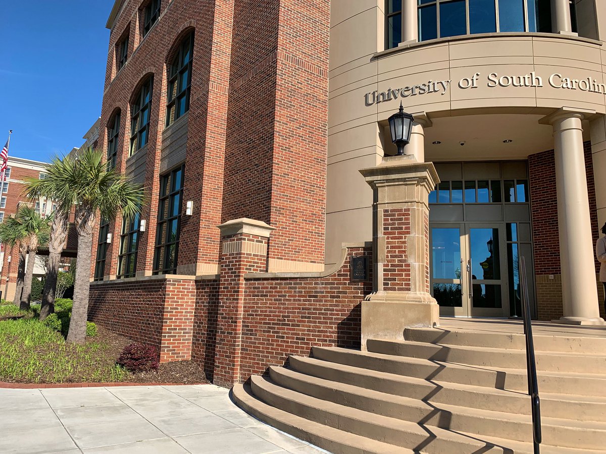 SCJGF's tweet photo. RT if you will be partying with a purpose at the @UofSCAlumniCntr โคต๏ธโคต๏ธ for the 18th Annual Columbia Golf Ball on April 11th! โณ๏ธ
#SupportJrGolf https://t.co/lUrWnU8xgs