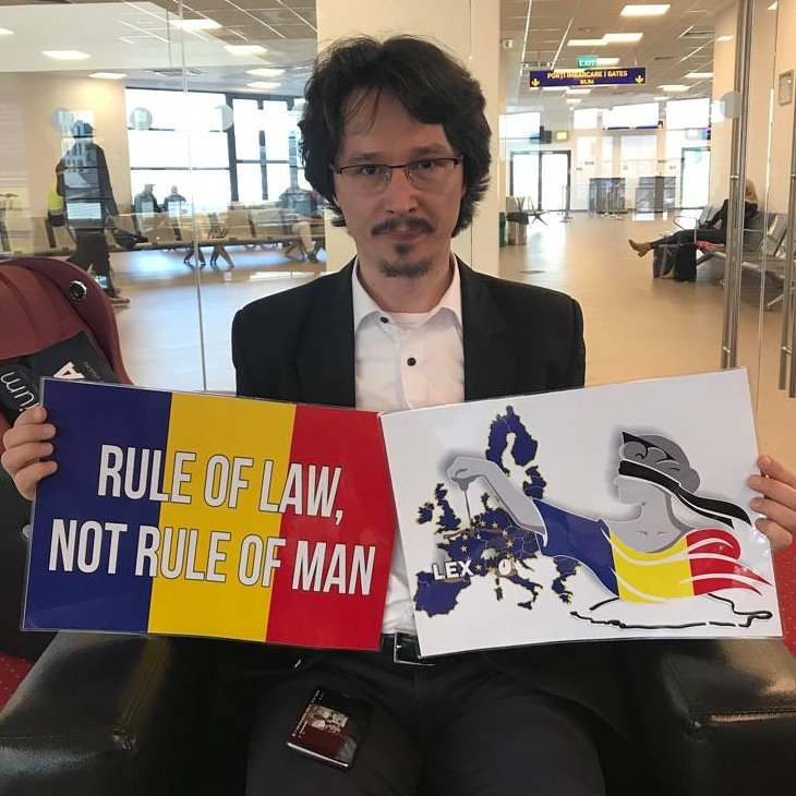 Teron_st's tweet photo. Romania protests against its government that is slowly killing the country.
Romania gets assaulted by socialists only with personal interests
Romania's justice gets killed slowly, day by day
#SaveRomania https://t.co/L60WgeLqt2