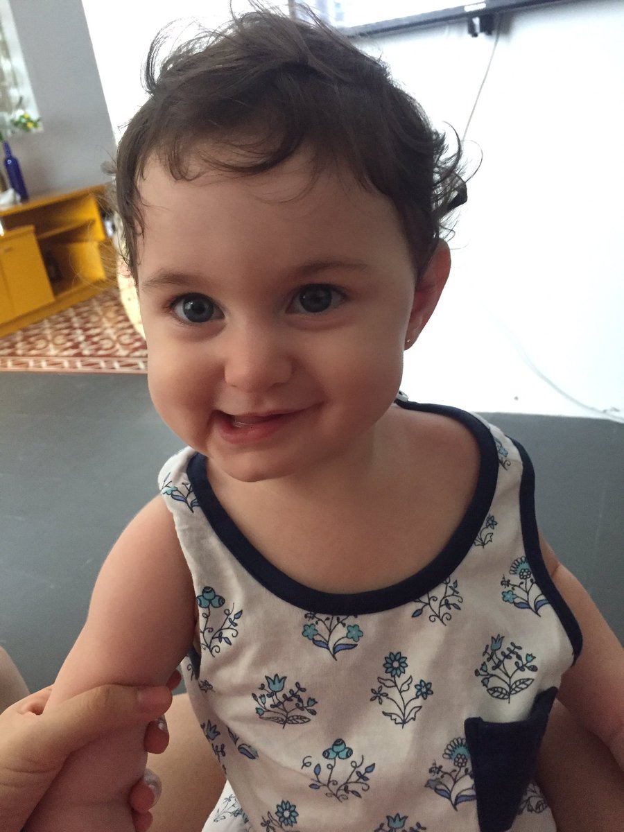 AlannaaCarla's tweet photo. A menina mais maravilhosa que eu conheço. Te amo mamãe https://t.co/NDSyEcHmfA