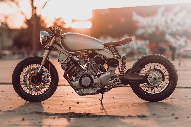pipeburn's tweet image. BALLS & CHAIN. 485 Design’s Tough Yamaha XV920 Cafe pipeburn.com/home/2019/04/0… #Yamaha #XV920 #CafeRacer #Colorado #Motorcycle #Pipeburn #Custom #485Design
