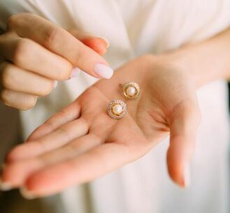 QuantumUA's tweet photo. Jewellery stores can be easy robbery targets due to the small, easily-transportable size of jewellery, high concentration of high value items and ease of grab-and-run thefts. Make sure your clients are clued up on these security tips: https://t.co/EAFB9q5O8Y https://t.co/GNzclBeCuq