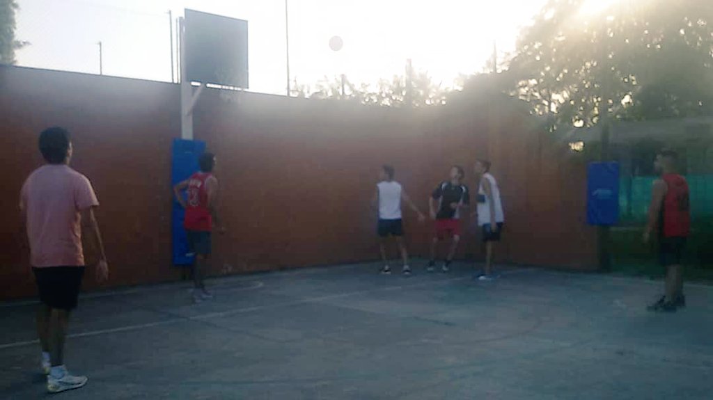 En <a href="/ungsoficial/">UNGS</a> realizar actividad física y deportes #estuderecho 

⚽⚾🏆🏈🏊⛹🎾🎽🏃💪⚽
Inscripción
ungs.edu.ar/bienestar/depo…