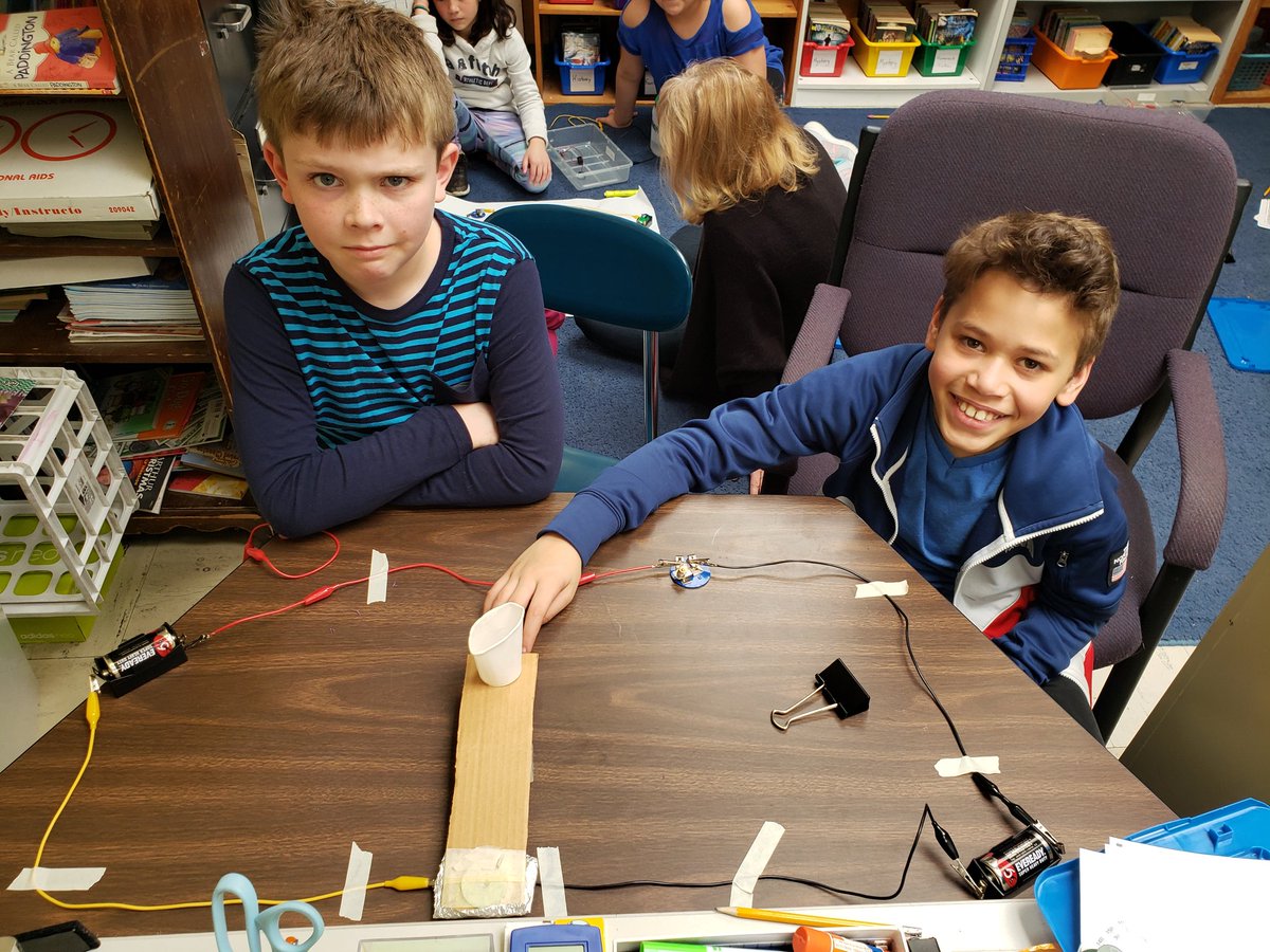 CrowleyCrew10's tweet photo. Plan, build, create and improve an alarm circuit to solve a problem. In this case, to know when the "sheep's water trough" is empty. #180daysofjoy #EIE #BostonMuseumofScience https://t.co/CFACFOKP6c