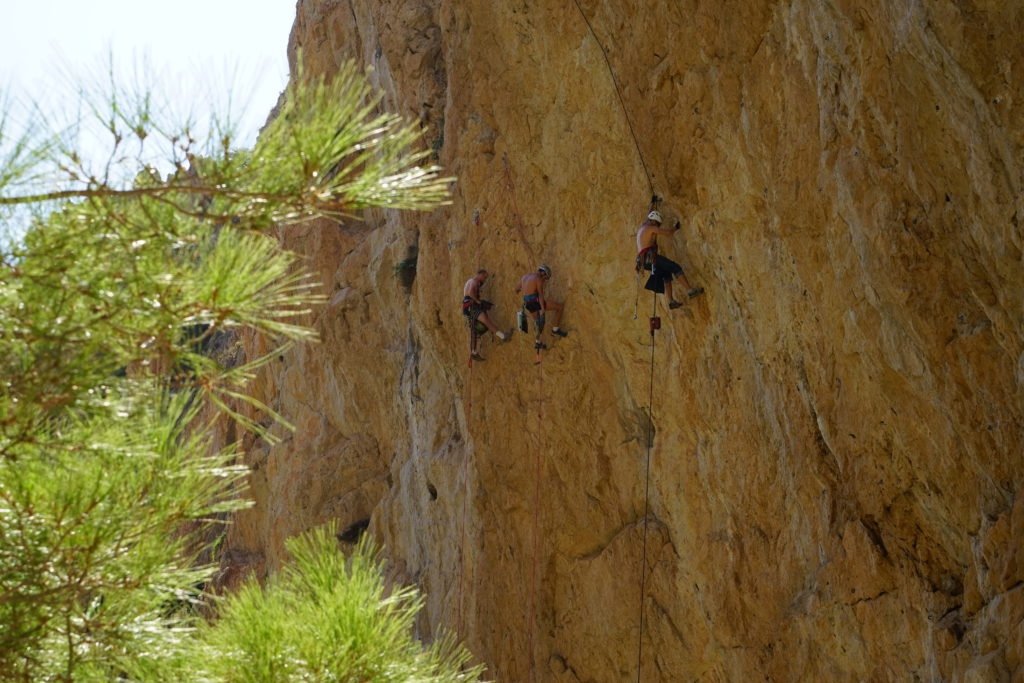Rock Climbing in Karpathos studiosdelfini.wordpress.com/2019/04/03/roc…