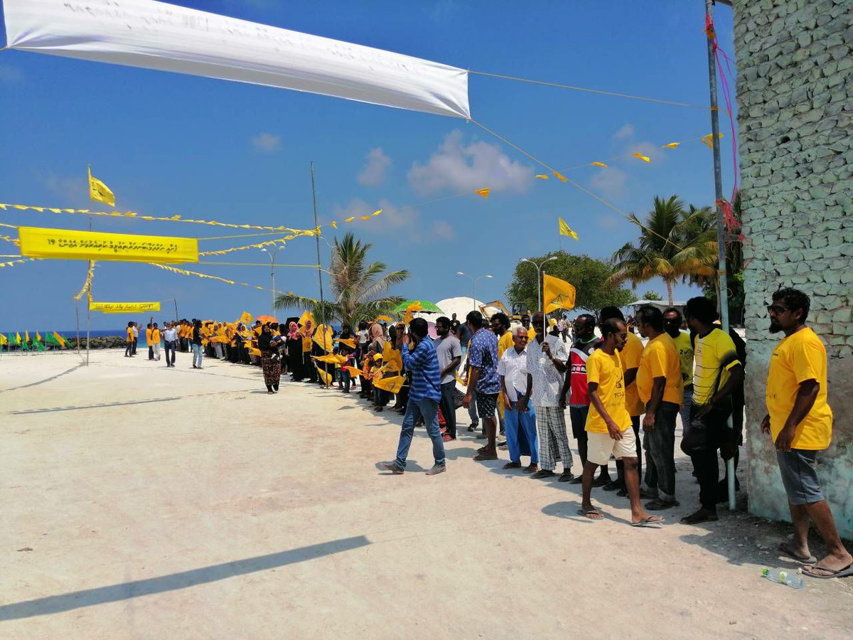 FitteyZ's tweet photo. އެންމެން ތިބީ އެއް އަޒުމެއްގައި،
އިންޝާﷲ މި އިންތިހާބު ބޮޑުތަނުން ހުސެއިން ޒިޔާދު (ފިއްޓޭ) ކާމިޔާބު ކުރާނެ
@MDPSecretariat @MDP_agenda19 

#Agenda19 
#VoteMDP 💛 #VoteFittey 1️⃣✔️
#ThilafathahMajilis2019 https://t.co/pWlLhizgQ1