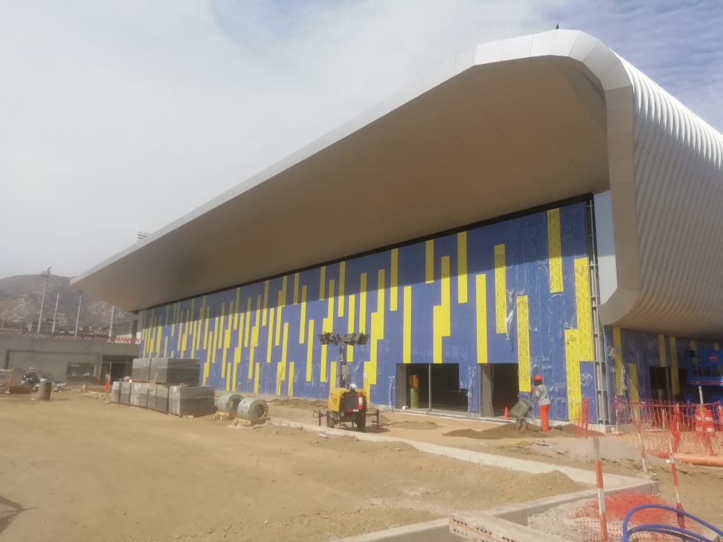 HDLatam's tweet photo. Llegan los #JuegosPanamericanos y #Parapanamericanos 2019 a Perú, y el centro acuático del Complejo de Villa María del Triunfo ya se está preparando para recibirlos. Las #fachadas lucirán nuestro #Screenpanel G perforado 420 en 2 colores #ObraEnConstruccionHD #FachadasHD https://t.co/VDsDlG34o9