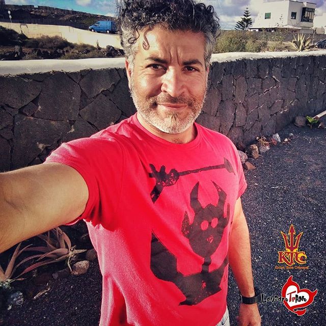 KayakBak's tweet photo. Thank you so much to @lanzaroteamo for the fantastic tshirts and hoodies provided for our surfcamp! And I really love this special one with the Timanfaya Devil 👹
#ktc #kayaktribe #kayaktribecanarias #lanzarote #canaryislands #holiday #oceanlove #ocea… https://t.co/ltbOVvQgAK https://t.co/IZB9CFbAuj
