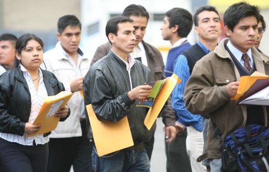 EcuavisaInforma's tweet photo. Reforma laboral que incluirá contratos por hora en #Ecuador genera diversas reacciones ➡     https://t.co/dnSxExtj7a https://t.co/sWmxBnyvY3