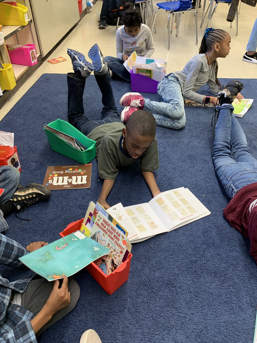 caitlin_tisch's tweet photo. Studying our characters during readers workshop! 📚 ❤️#readersworkshop #ruos #op97 #aintnostoppingusnow #daybeyeday #room304 https://t.co/UzvFPnkOSw