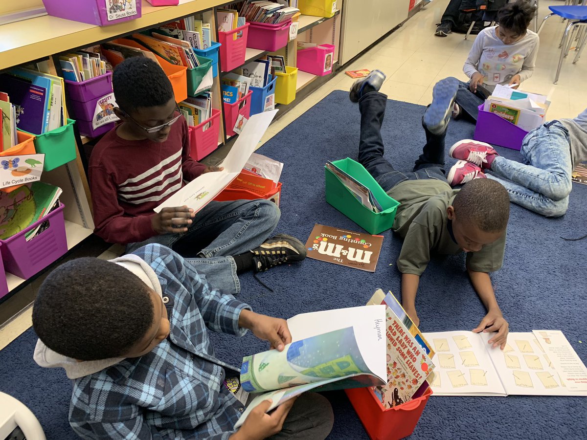 caitlin_tisch's tweet photo. Studying our characters during readers workshop! 📚 ❤️#readersworkshop #ruos #op97 #aintnostoppingusnow #daybeyeday #room304 https://t.co/UzvFPnkOSw