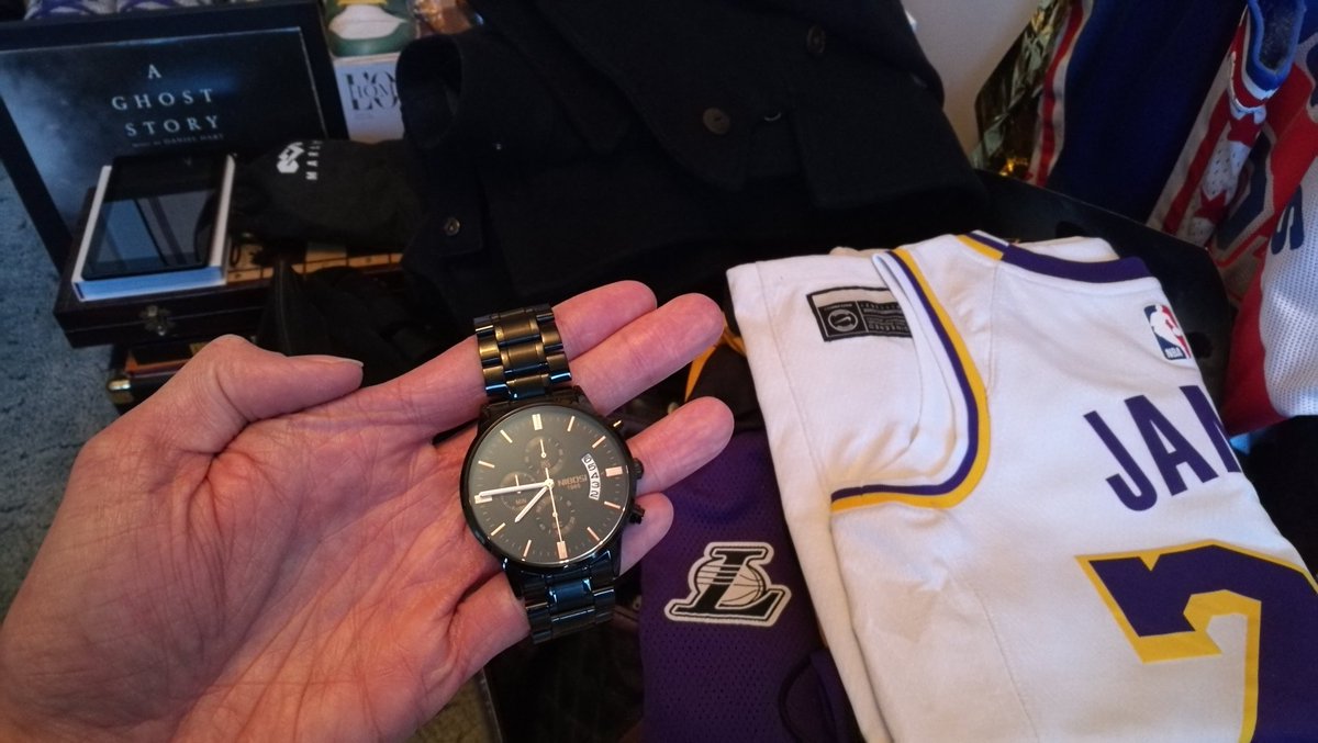 TimDavidHarvey's tweet photo. Kindness and alignment man. Just a day after reading about watches and their concepts of time and space a good friend gave me this slick Japanese #Nibosi watch to, "put a smile on my face and remind me when I look at it I've always got a friend". Beyond moved by the thought... https://t.co/F3AkDjgqGf