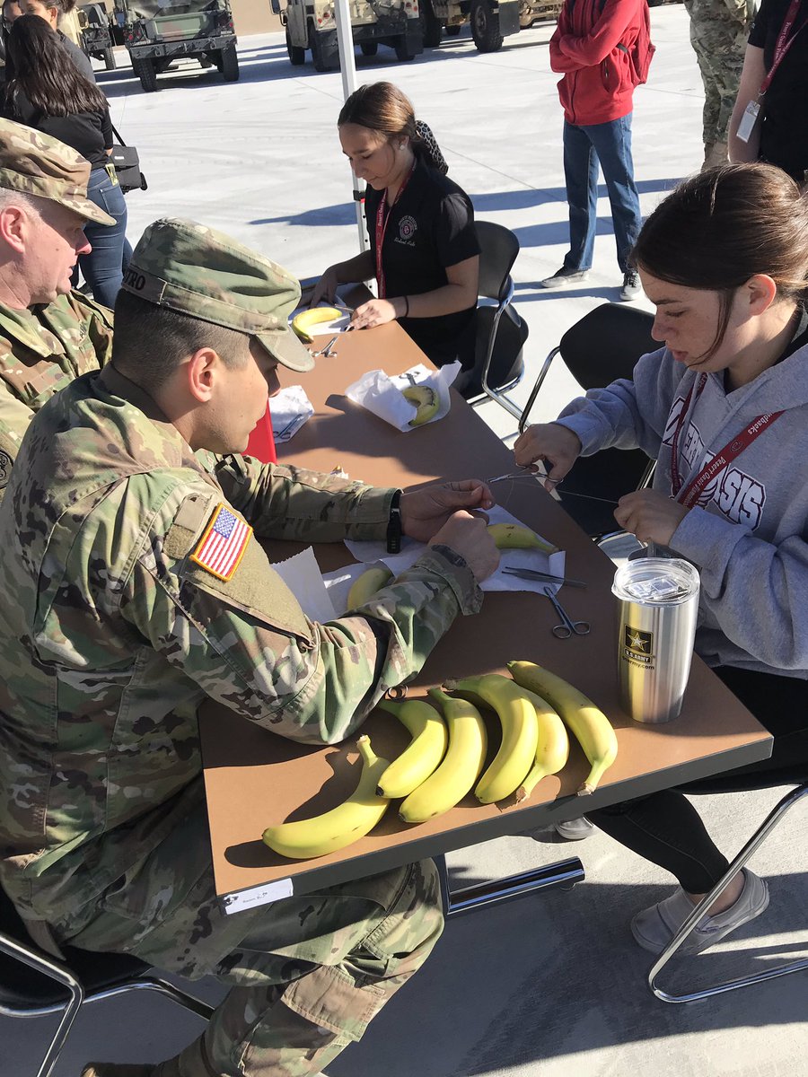 DOSportsMed's tweet image. Great day of experiences for our Sports Medicine students at the George W Dunaway Army Reserve center! #wearedo #cteinCCSD #GoArmy thanks  @MoniGD for setting up an amazing experience for our kids! @DesertOasisHSLV @DOHS_ORourke