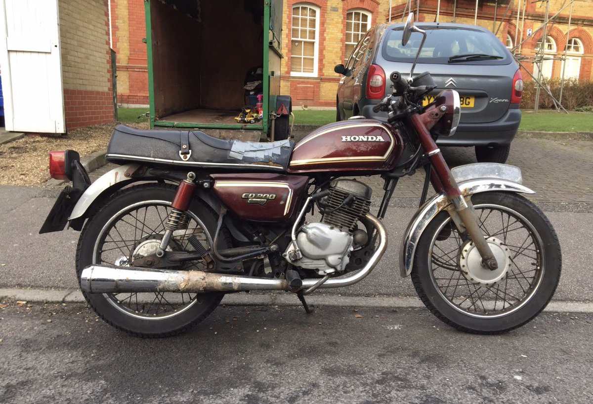 stephenwebb1983's tweet photo. I bought this neglected bike to give it a new fresh of life! And after 4 years it’s now finished! @HondaUKBikes #cd200 #caferacer #letsgoriding #honda https://t.co/jv27WelfBE