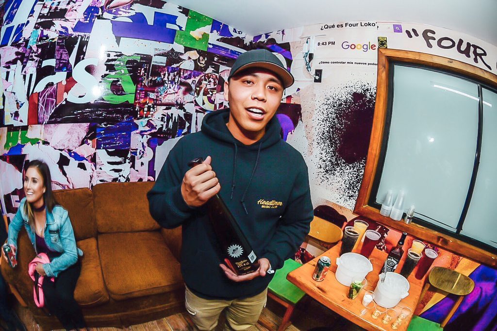 heytantrum's tweet photo. Spring break, no parents.
📷: @aquino_sd https://t.co/oJz1Dtcm4H
