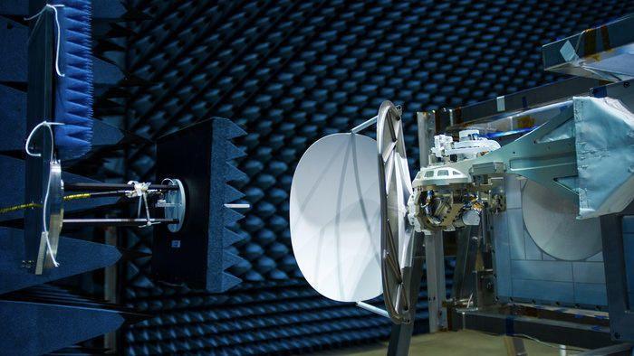 esa's tweet photo. This is the Columbus Ka-band antenna, ColKa for short, a new radio antenna offering high-speed data connections for the @Space_Station's European Columbus laboratory. 
Read more: https://t.co/kzSk7TOLLT
#BestEngineeringInEurope #HowWeMakeASpaceMission https://t.co/qr5XMD2Dkv