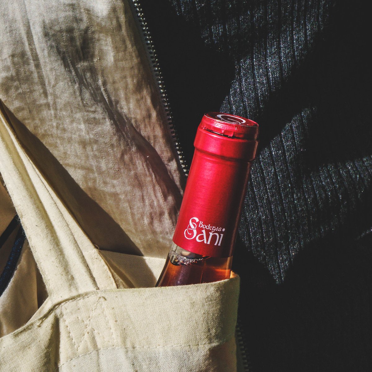 No hay día en la que no pensemos en una escapadita, no hay día en  el que no se me olvide que con #primavera cada escapada es distinta🤗🤗🤗🤗
.
#MuchoQueHacerSentir #CalidadExtremeña #TradicionExtremeña #bodegasSani #whitewine #wine #vino #vinoblanco #picoftheday #vinoprimavera