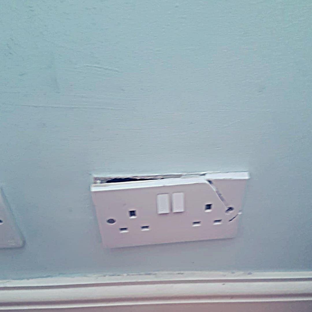 Runwireltd's tweet photo. Came to fix this broken #socket and were horrified when told ‘it’s been this way for 4 years’. Look how easy it is to get a finger in there - especially with kids around! #Electrocution can be fatal! Don’t mess about - if you need something fixed, call us now to prevent accidents https://t.co/HOc88xewPg
