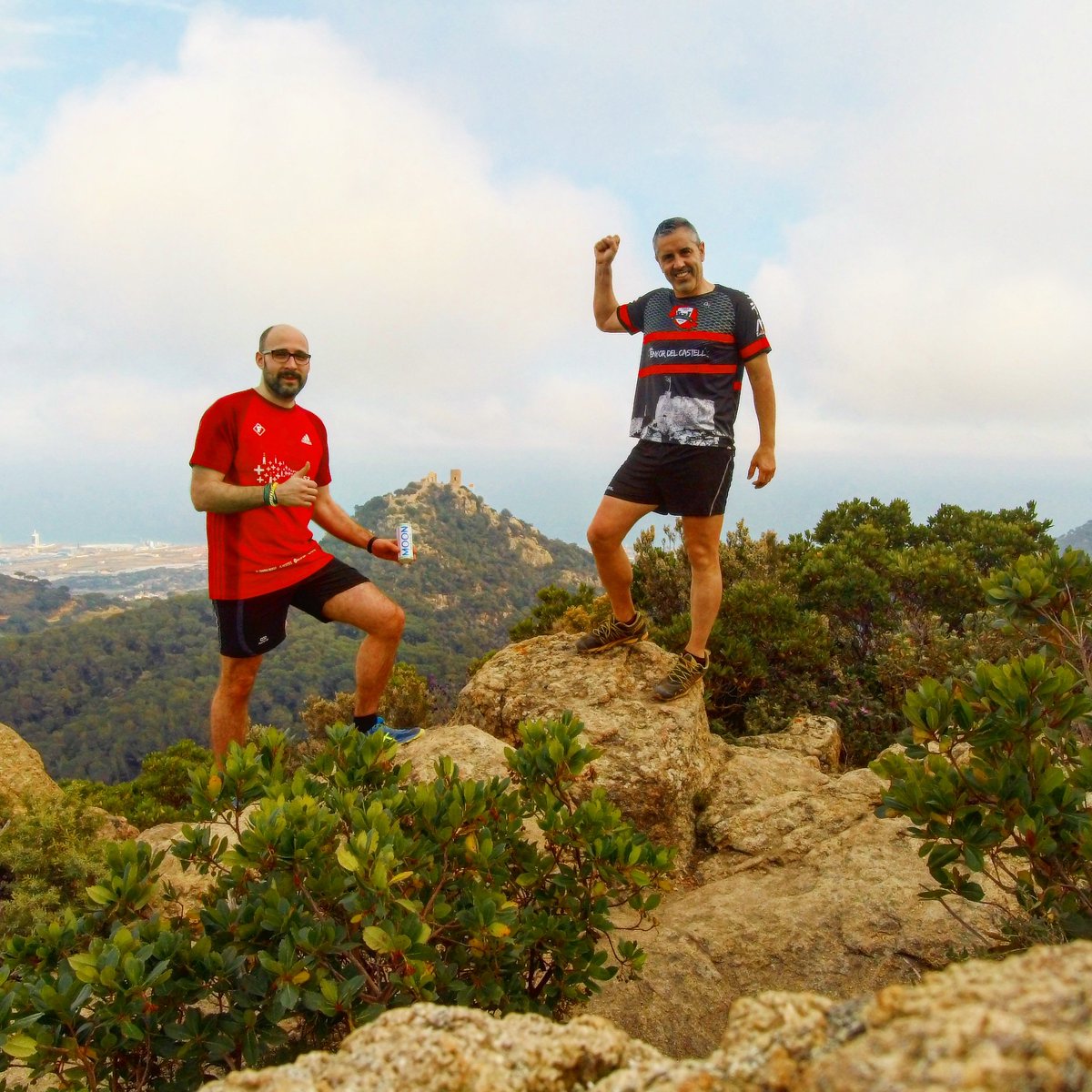 CarlosMarzo_'s tweet photo. Querer es poder 💪🏻
+
Ha costado pero lo hemos conseguido, Castell de Burriach + piedra del Angel, nos hemos ganado el recovery #moonwaterdring🥛🔝
4 días y #vilatrail 🏃🏔
#entreno
#correr
#deporte
#salud
#vidasana
#memuevo https://t.co/vJS1vGpvQZ
