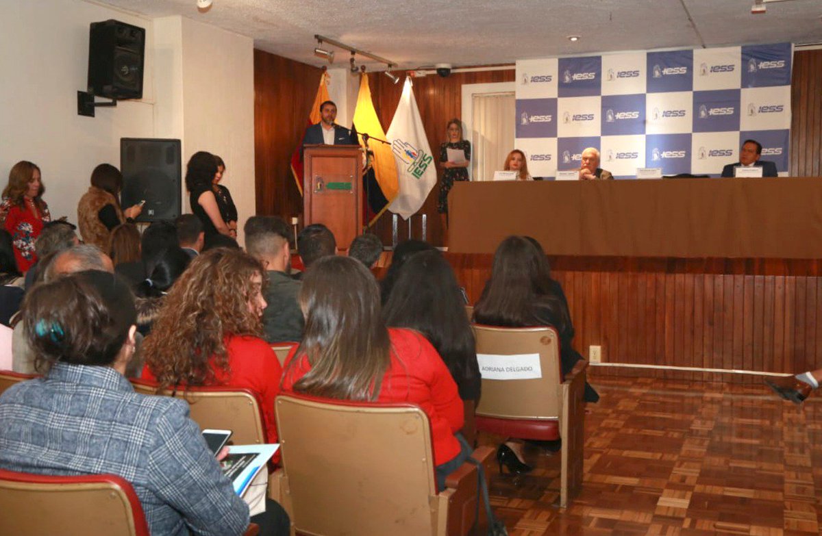 PaulGranda's tweet photo. En mi querida Cuenca, presentamos el Plan Nacional de Fortalecimiento de la Atención del Primer Nivel de Salud, a fin de mejorar nuestro sistema de atención y descongestionar las unidades médicas internas y reducir tiempos de espera para atención de salud. #IESSMásCercaDeTi https://t.co/YRlOS9Ewsl