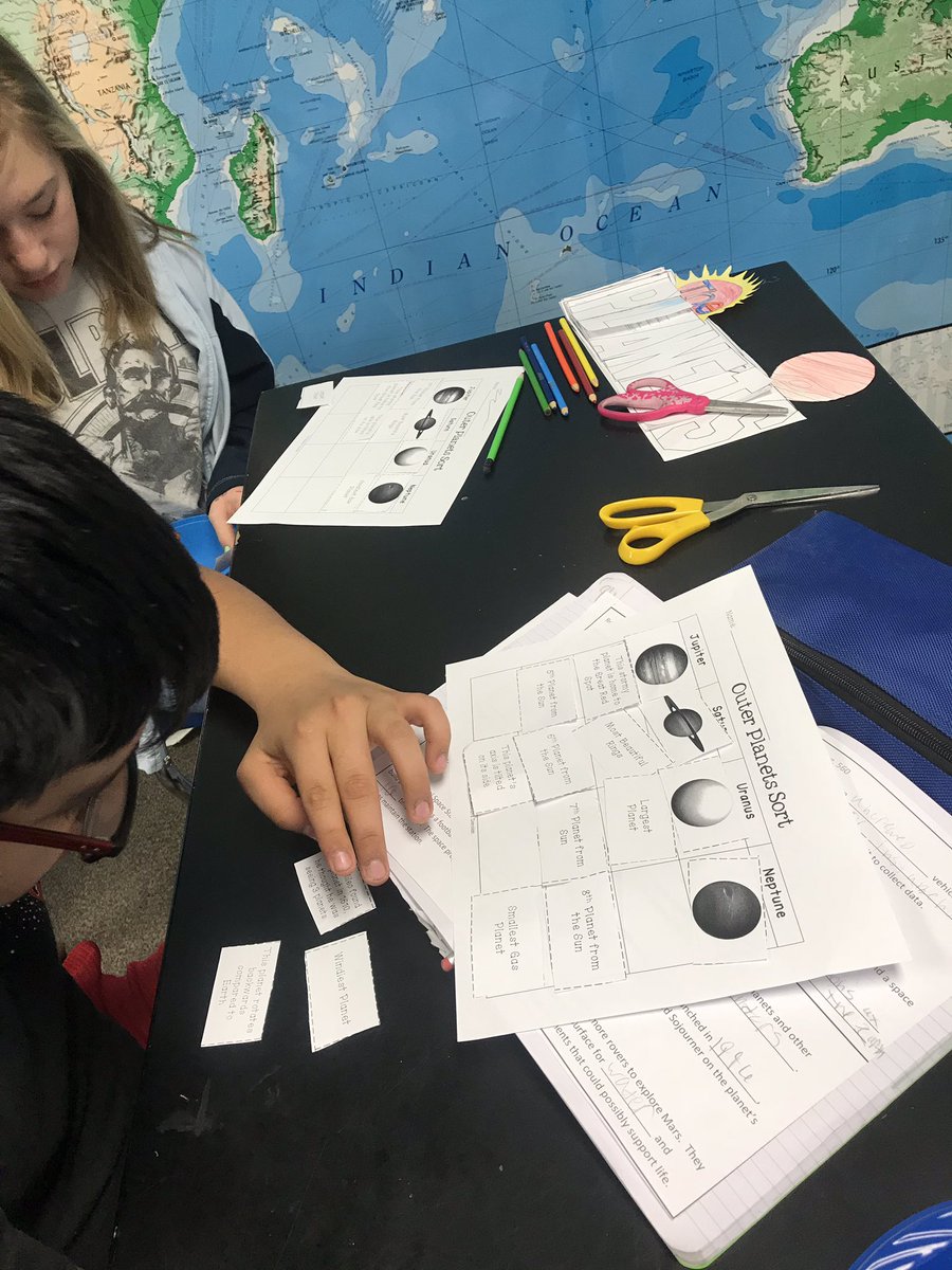 SnellDawnette's tweet photo. #CISclassact Ss using a planet sort graphic organizer to identify characteristics of the planets. https://t.co/5SH5EmNIRD
