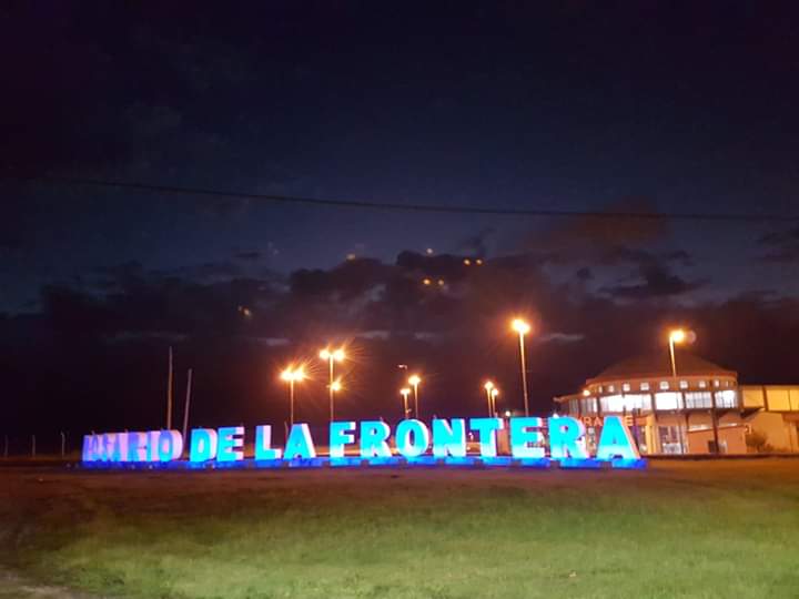 juleon7's tweet photo. La entrada a mi ciudad de sumó a la marea azul #hablemosdeautismo  gracias por la iniciativa,por trabajar por la inclusión,por ayudarnos a eliminar barreras @solisg79 @UrtubeyJM necesitamos más políticos así comprometidos https://t.co/mcOVZXFmU5