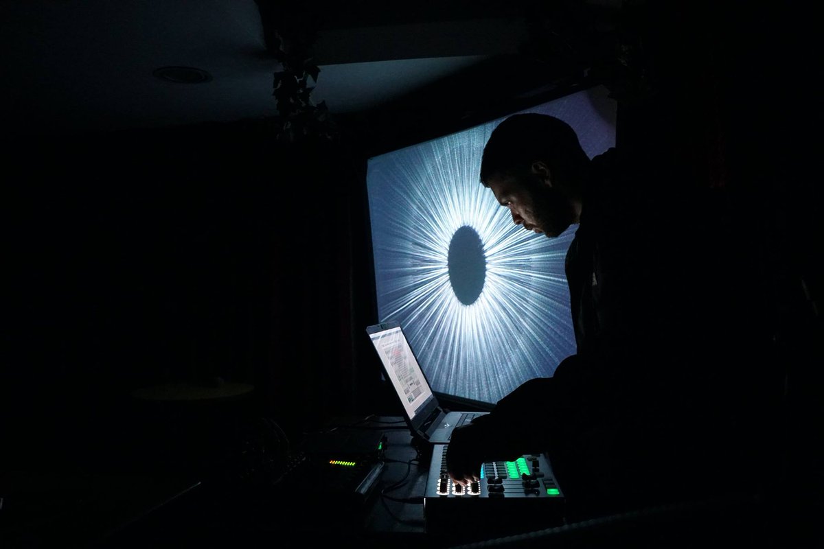 chrisspeedvj's tweet photo. Thank you to everyone who attended BANG! last night <3 Many amazing performances with #maxmspjitter, anyone who has any photo/video documentation please send it through :) 📸 @atautana 
@EchoSystemsShow #goldcomputing #computationalart #avset #creativecoding #livecoding #vj https://t.co/XEafEyftyc