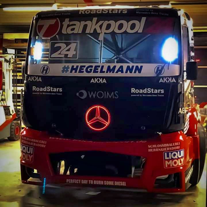 TruckRacing_es's tweet photo. #WeLoveTruckRacing 

El Tankpool24 alquila uno de sus #Mercedes Axor, mientras sigue buscando al que será su segundo piloto tras la salida de Stefen Faas del equipo alemán. 

Más info… https://t.co/rh2JczxhlT https://t.co/aiOdDgmEjd
#TruckRacing #Rent #MercedesBenz #FIAETRC https://t.co/P8ZQsB8tgn