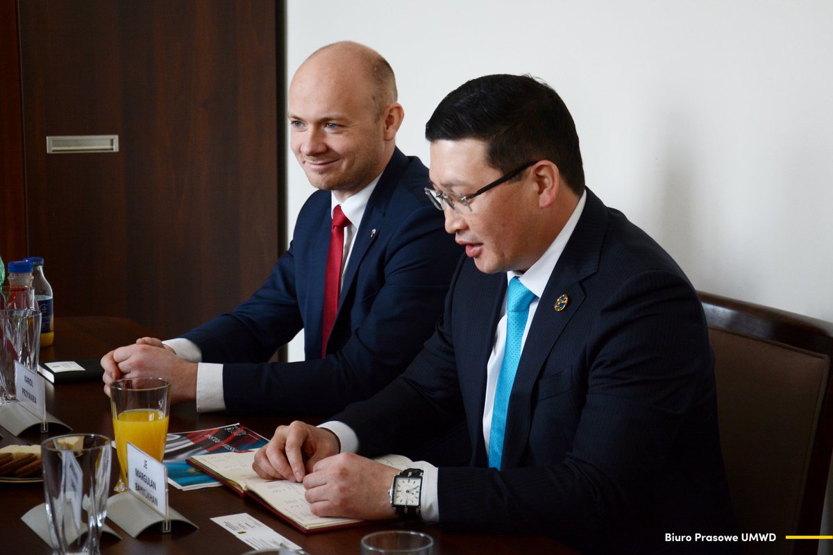 SilesiaLower's tweet photo. Andrzej Jaroch, President of the Lower Silesia Regional Assembly, received Mr. Margulan Baimukhan, Ambassador of Kazakhstan in the Republic of Poland. It was the first official visit paid by the Ambassador to the regional authorities of Lower Silesia. https://t.co/evzWKzFhFx