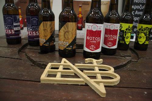 NotosBrewery's tweet photo. Η #NotosBrewery συμμετείχε φέτος στην 8η διοργάνωση για την προώθηση κρητικών προϊόντων στα Ξενοδοχεία και τα δίκτυα διανομής που διοργάνωσαν τα 4 Επιμελητήρια του νησιού στο Διεθνές Εκθεσιακό Κέντρο Κρήτης #δεκκ το Σάββατο 30 Μαρτίου. https://t.co/uZx5RZaxXX #beer #CraftBeer https://t.co/cqazLf2Nl1