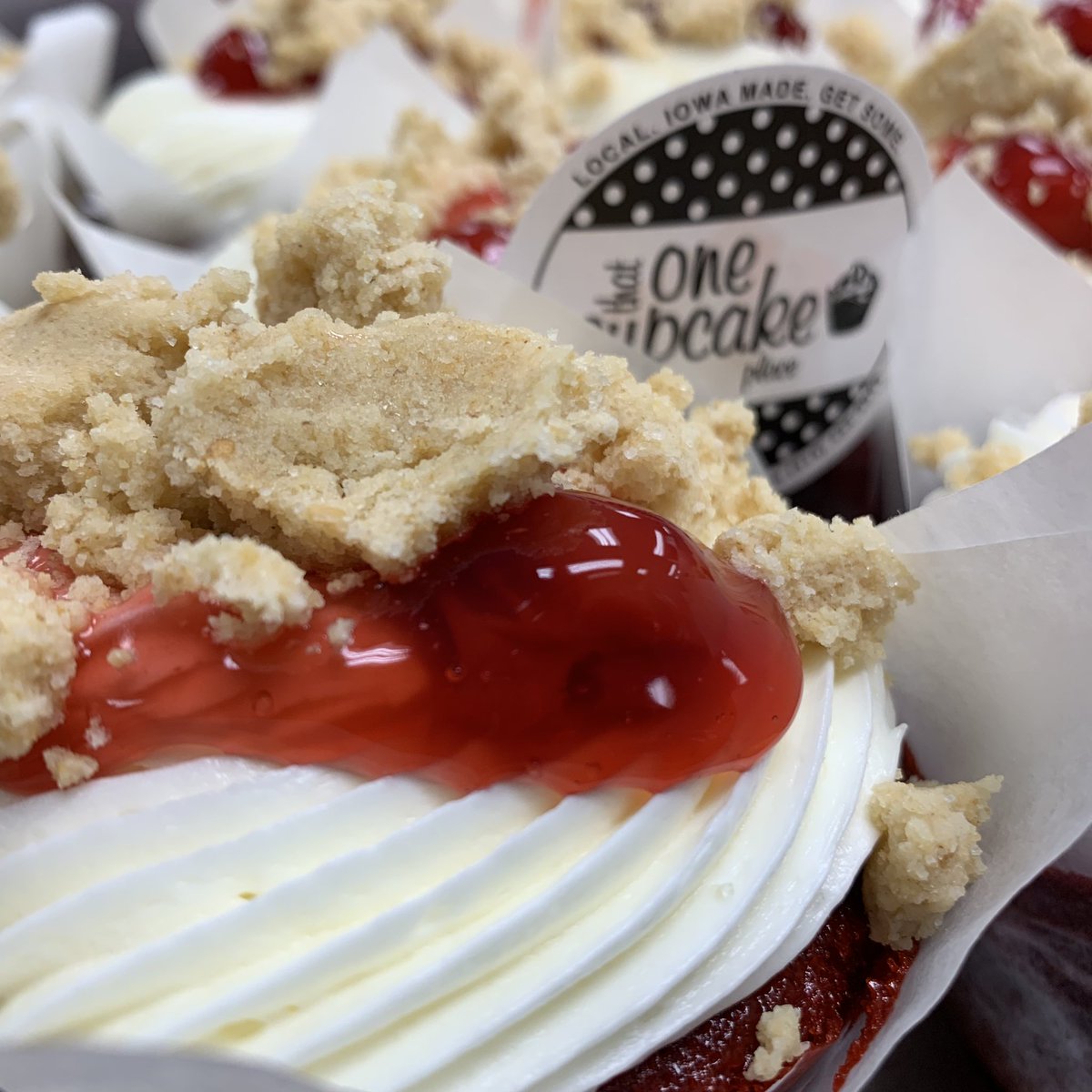 ThatOneCupcake's tweet photo. Red Velvet Cherry Cheesecake. Hello! #thatonecupcakeplace https://t.co/gkyXMWskth