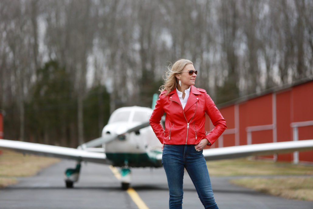 Sportys's tweet image. Meet @flygirlkelley in the Sporty's booth - tomorrow, Thursday, and Friday from 11am to 1pm. Details on our #SNF19 page: sportys.com/pilotshop/pire…