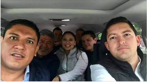 Mientologo's tweet photo. #reynosafollow,#cdvictoria,#mante,#tampico,#nuevolaredo,#matamoros,#mtyfollow Se cae en pedazos la Unidad Antisecuestros de Cabeza de Vaca en Tamaulipas,le renuncian en masa agentes y fiscales. https://t.co/bLZ6InVfee https://t.co/9npW9knJFt