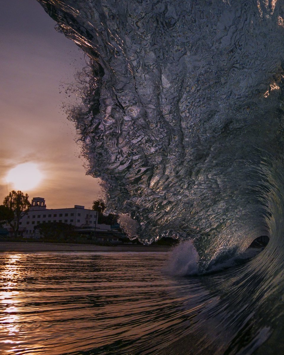 SonyAlpha's tweet image. A true California sunrise captured by #AlphaCollective member @stanmoniz using the all-new RX0 II 🌊 | RX0 II | 24mm | f4 | 1/1000 | ISO 400 | bit.ly/NewSonyRX0 #SonyRX