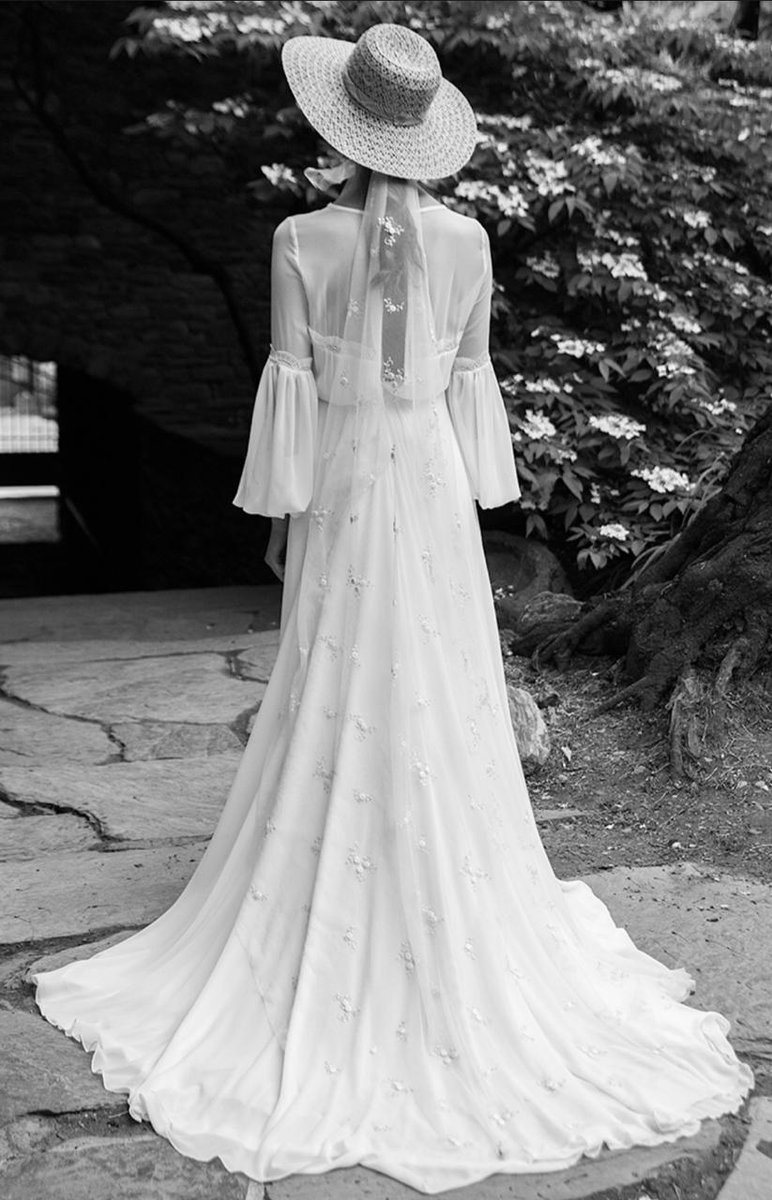JoseFuentes__'s tweet photo. Siente tu espíritu libre ...by Jose Fuentes #bridal #FelizMiercoles #novia #FASHION https://t.co/NRPfwzxU41