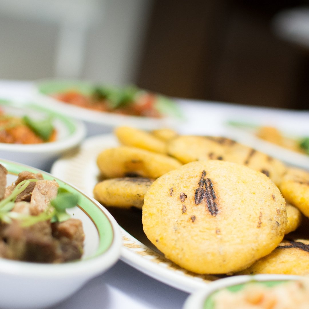 GuillerminaRest's tweet photo. La arepa va directo al corazón, en nuestro #brunch es un pedacito del cielo con la calidez de nuestro amanecer y el sabor de nuestra historia, donde cada contorno a su lado es una gloria.
#GuillerminaRest #Venezuela #LaAsunción #CocinaDeBodega #IslaDeMagarita #Turismo https://t.co/ez067g2LYL