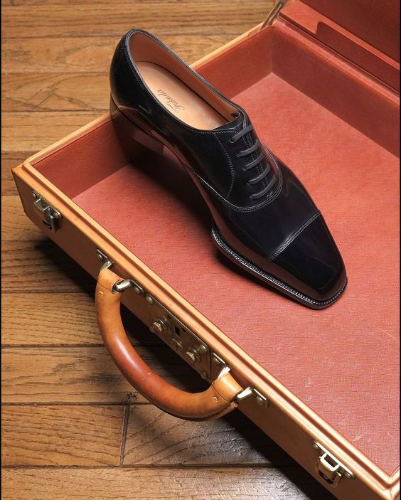 Travel Essentials
#honeandstrop #menssuits #dapperman #tailormade #Mompreneur  #madetomeasure #stylishmen #gentlemenstyle #suitedandbooted #meninsuit #menwithclass #bespokestyle #entrepreneur #mensshoes  #fashionstylist  #bespokesuit #bossbabe #femaleentrepreneur #womeninbusiness