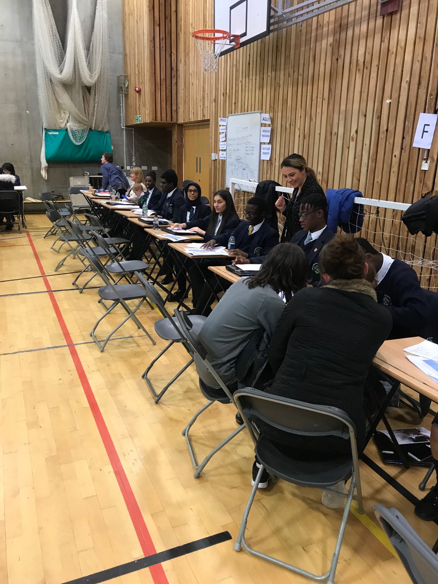 ASFA_Psychology's tweet photo. Amazing turn out at tonight’s options evening. Thank you so much to the student leadership team for completing our options interviews. @ACADEMYSFA @GreenoughTg https://t.co/haud3QjYtX