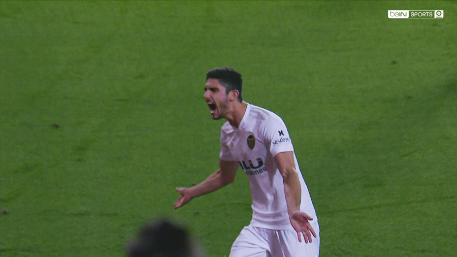 Gol's tweet photo. 📺 #ValenciaRealMadrid 

🥅 ¡GOOOOOOOL!

⚽ Derechazo de @gguedesoficial para adelantar al @valenciacf

⚪⚫ VCF 1-0 RMA ⚪⚪

#beINLaLiga https://t.co/D4o3ErmXzB