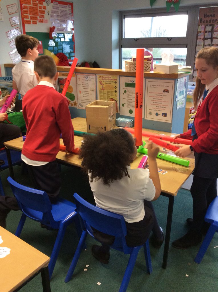 GUPSYearSix's tweet photo. Investigating how sound is made in 6C this afternoon! #vibrations #airparticles https://t.co/pQRfbEfAVU
