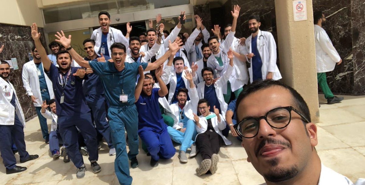 GHAZI_ALDALBAHI's tweet photo. اللهم لك الحمد 🎓#Med434 #graduation434 https://t.co/qMRcTxhSRt