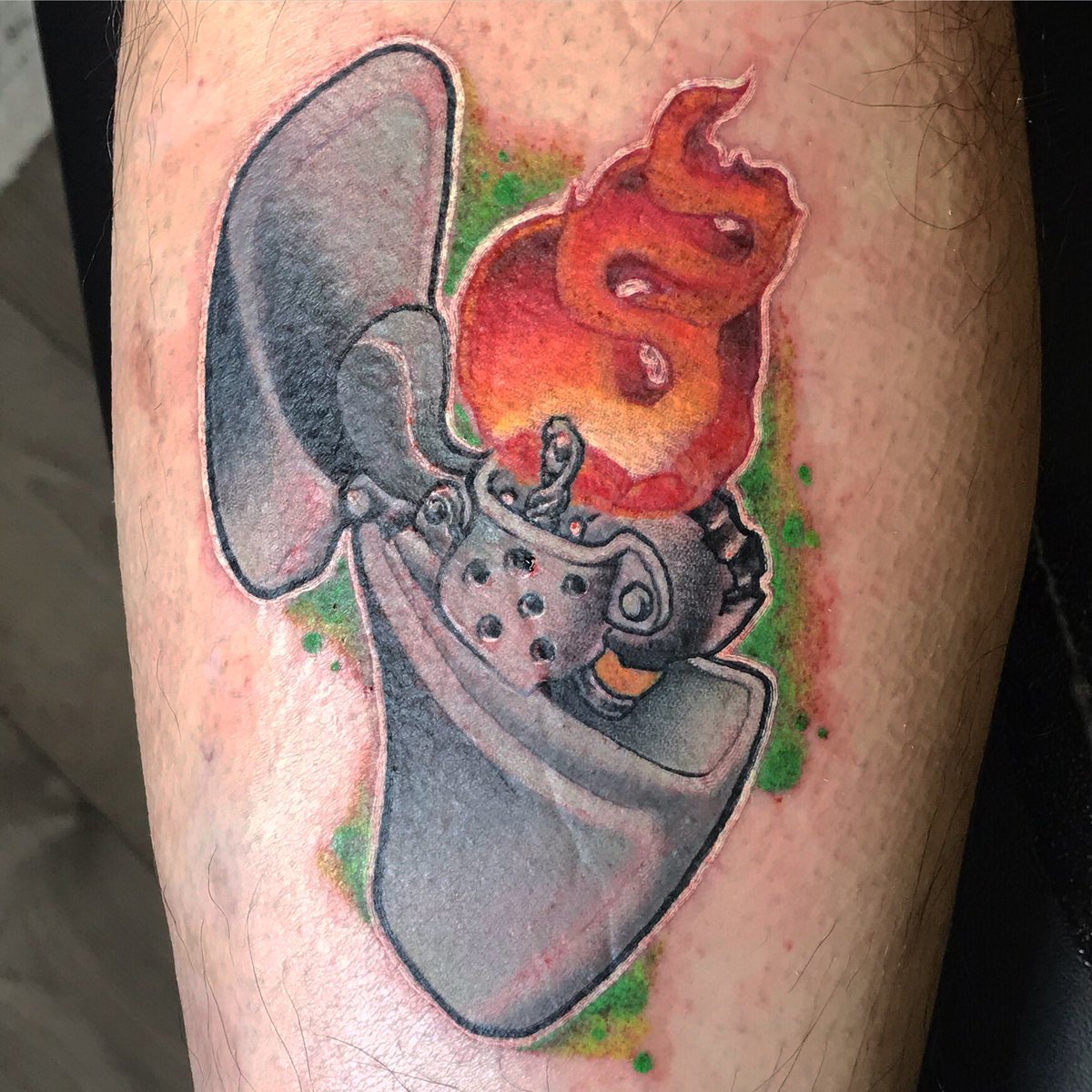 JhtRochier's tweet photo. A good picture #zippo #boldtattoos #boldwillhold #newschool #traditionaltattoo #tat #bestofftheday #worldfamousink #bluebirdneedles #balmtattoo_benelux #lighter #gasoline #tattoo #mix #flame #toxico https://t.co/o0zKEzIksZ