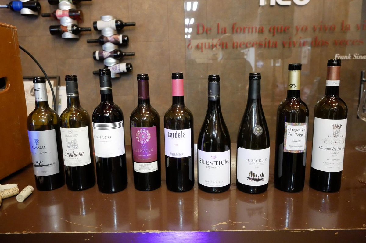 DORibera's tweet photo. Noche perfecta para descubrir grandes vinos de la #DORibera. Nuestros invitados Americanos degustan: #CondeDeSiruela,
#TR3smano, #SILENTIUM, #Elsecreto, #HoyoDeLaVega, #Lambuena, #Cardela, #12LINAJES. https://t.co/uvfBhcThT8